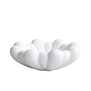 Bloom Tray, Medio