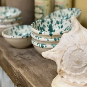 Liten Spruzzi Skål i Grön Keramik