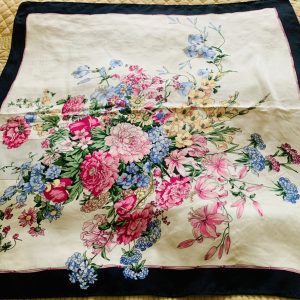Ljuvlig Vintage Sidenscarf No10