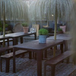 Matbord med 2 bänkar – Stål