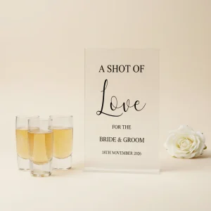 A Shot of Love - En akrylskylt för fest och glädje