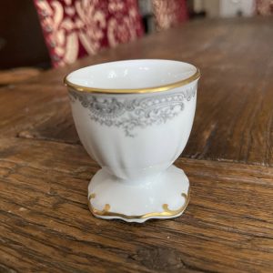 Elegant Äggkopp från Hutschenreuther.  No9