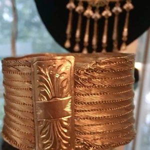 Antikt armband i pinsback. No3