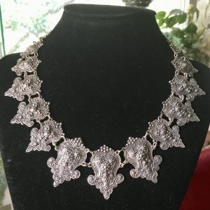 Antikt Orientaliskt Halsband i Silver. No9