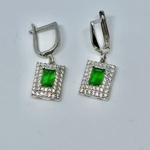 Fyrkantiga Örhängen med gröna stenar No13