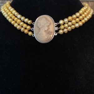 Pärlhalsband med Came  No9