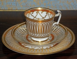 Guldskimrande kaffekopp från Royal Chelsea