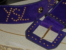 Purpurfärgat bälte i mocka från YSL No3