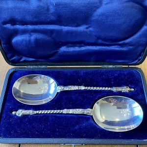 Antika engelska serveringsskedar