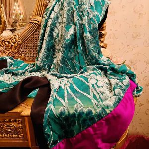 Mycket Stor Sidenschal från Yves Saint Laurent No28