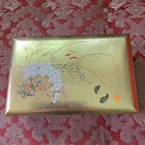 Smyckeskrin i Bladguld med Speldosa