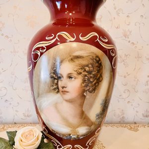 Vintage Vas med Natalia Potocka